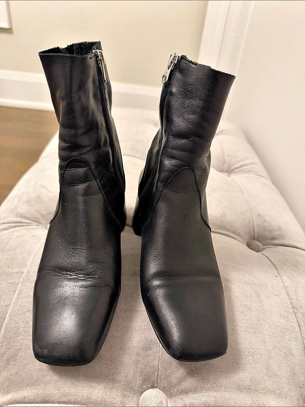 L’intervalle Black Pointed-Toe Heeled Ankle Boots Like New
